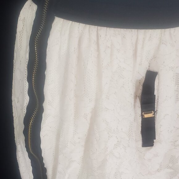 Steve Madden size Small Full Zip Full Lined Peach Lace Mini Skirt Elastic Waist - Picture 3 of 14